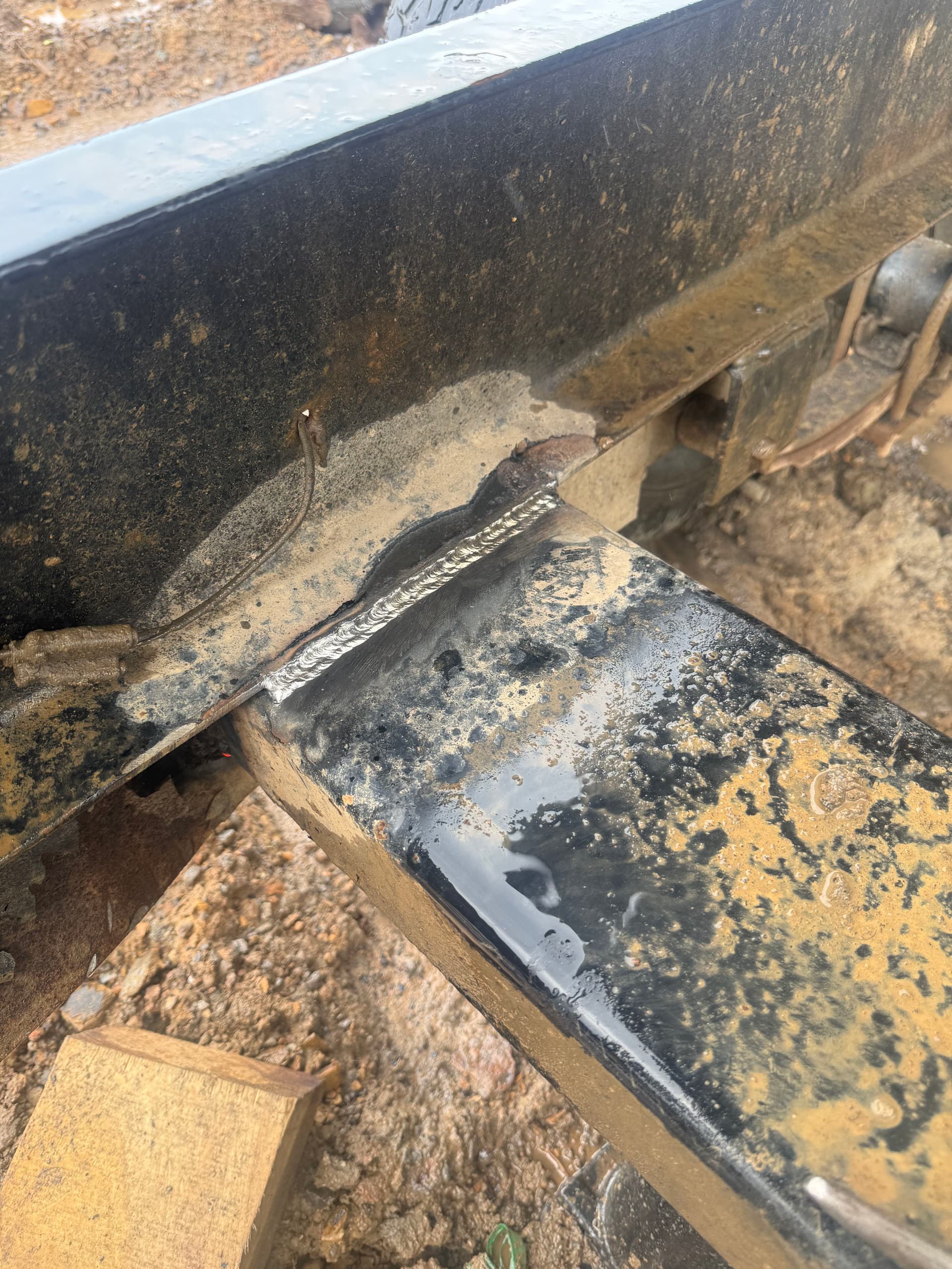 Gallery photos for On-Site Hydraulic Trailer Support Welded Back Stronger Than Before: Image #2