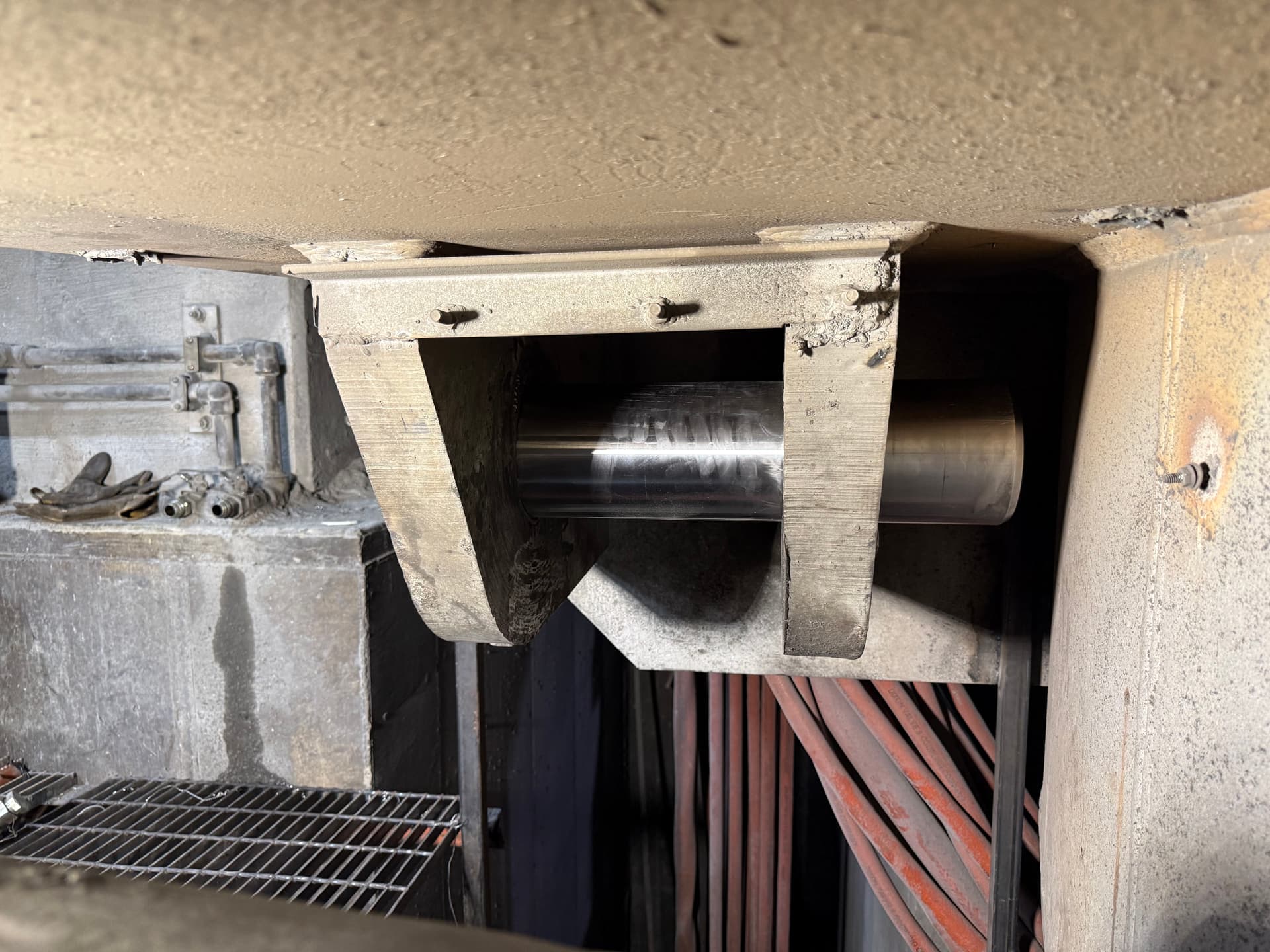 Gallery photos for Worn-Out Furnace Pivot Bores Rebuilt Back to Spec: Image #9