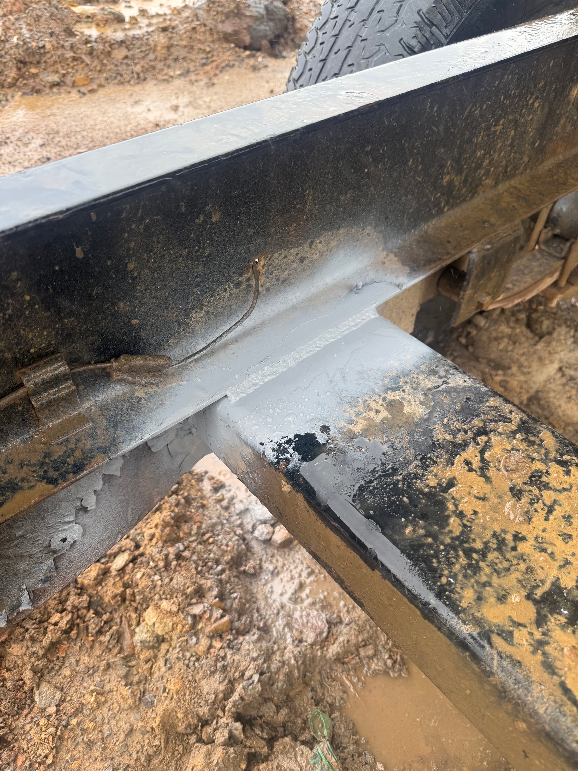 Gallery photos for On-Site Hydraulic Trailer Support Welded Back Stronger Than Before: Image #3
