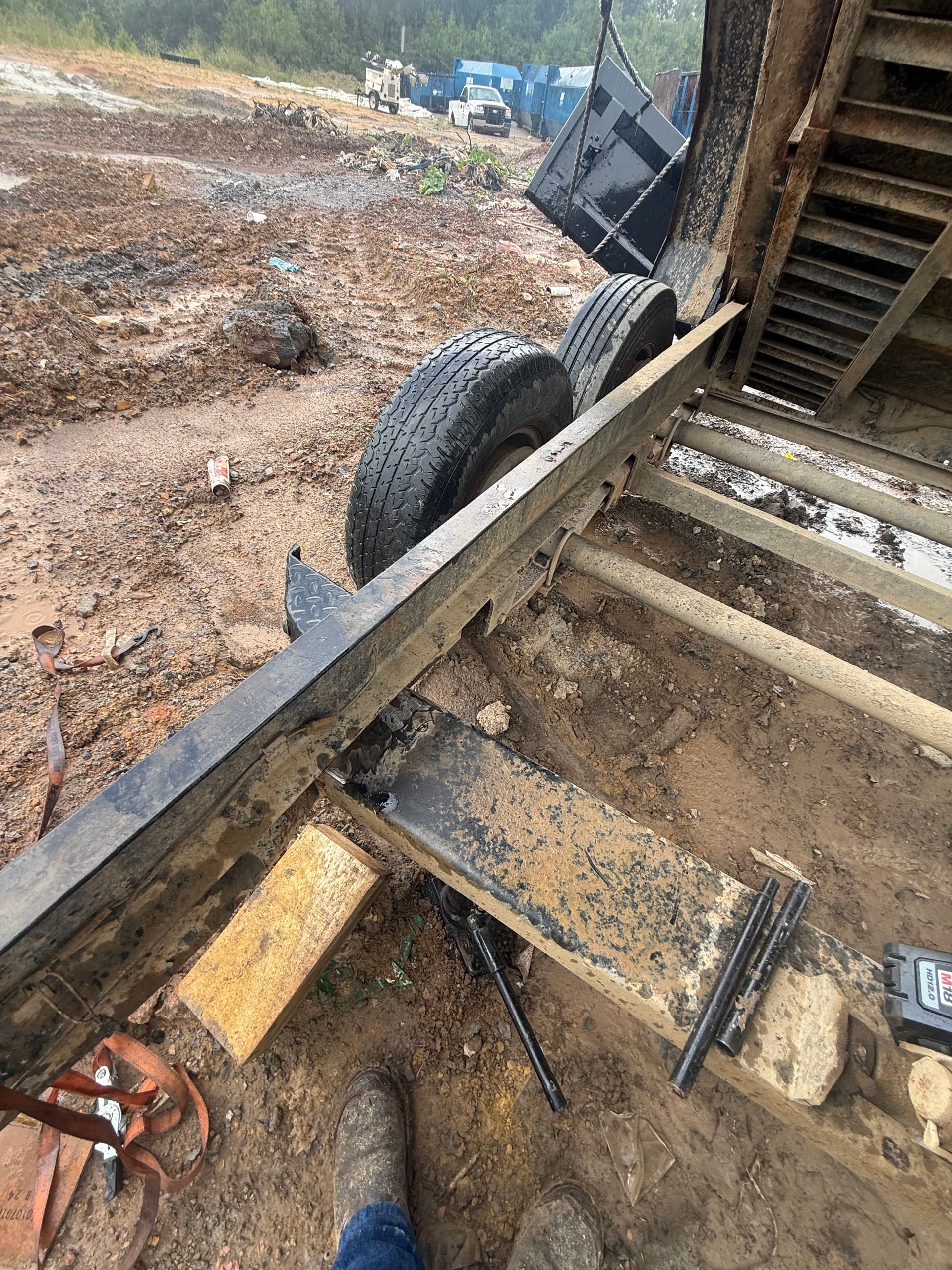 Gallery photos for On-Site Hydraulic Trailer Support Welded Back Stronger Than Before: Image #4