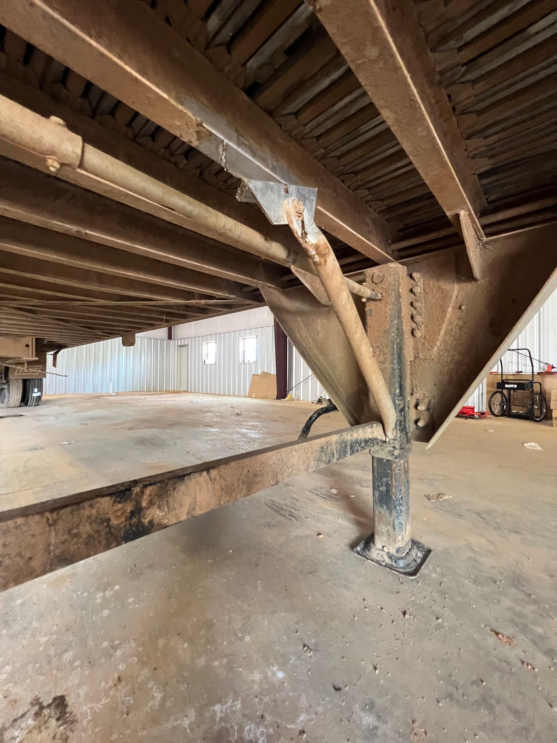 Gallery photos for Aluminum Landing Gear Brace Repair on a 52-Foot Trailer: Image #1
