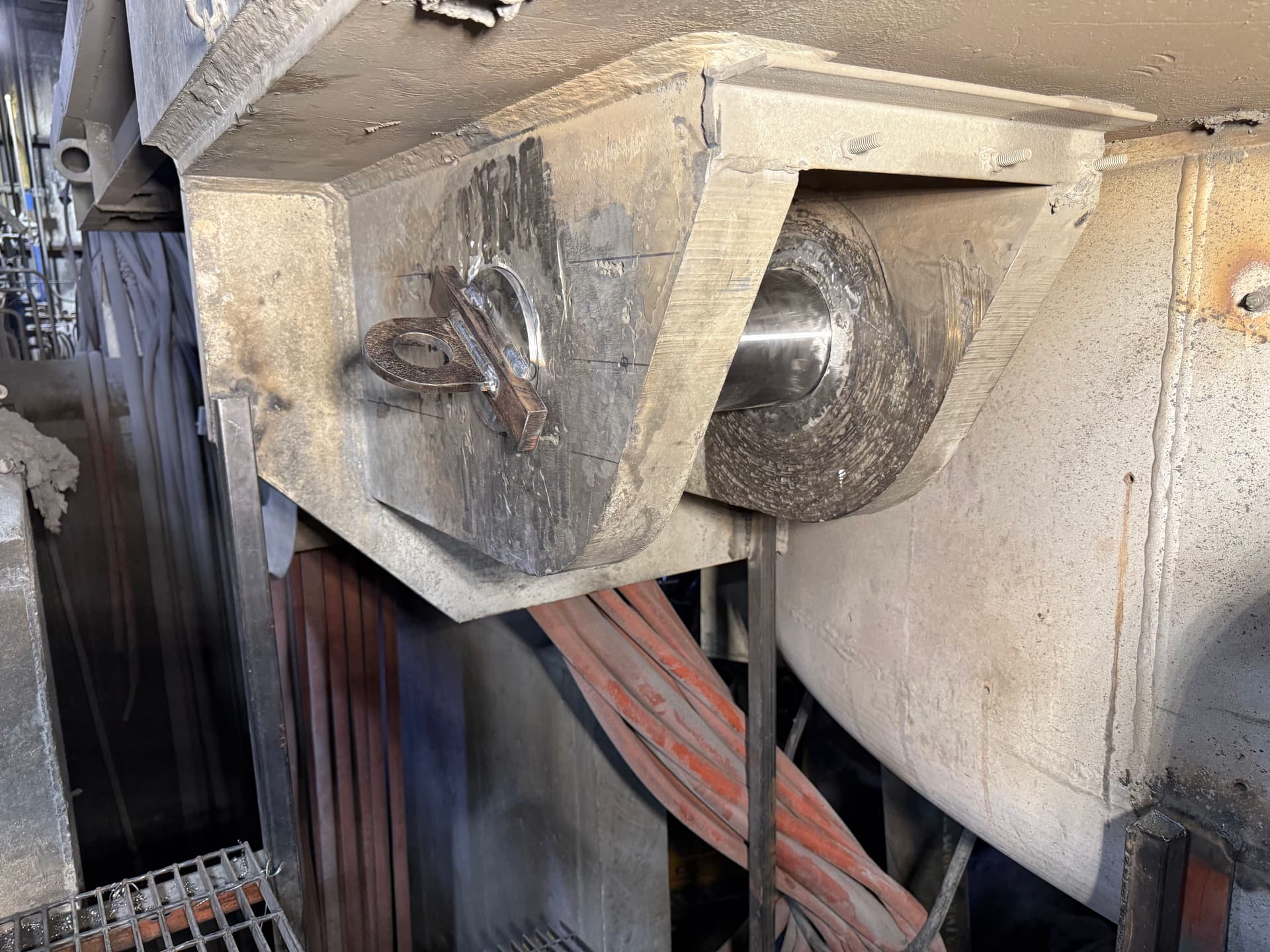 Gallery photos for Worn-Out Furnace Pivot Bores Rebuilt Back to Spec: Image #8